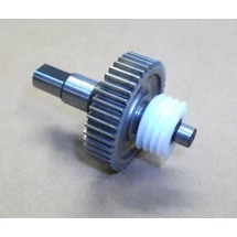 Kihajtó tengely akkmulátoros láncfűrészbe