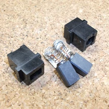 Szénkefe készlet tartóval 